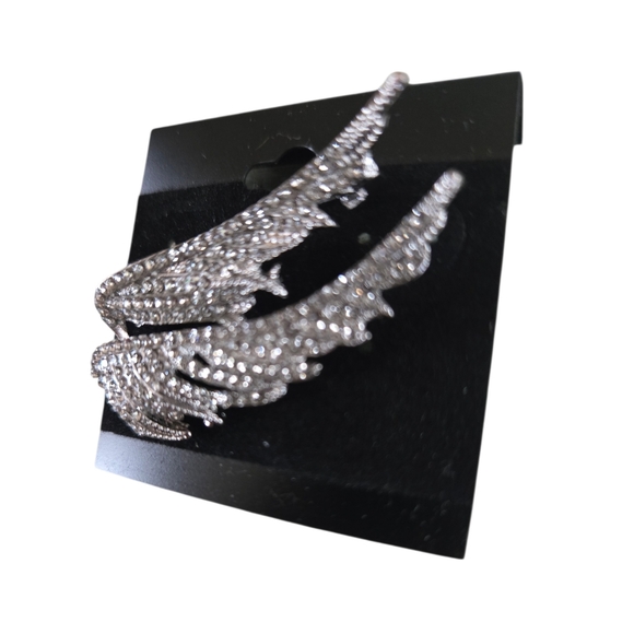 Beautiful Rhinestone Wings Brooch - Picture 2 of 3